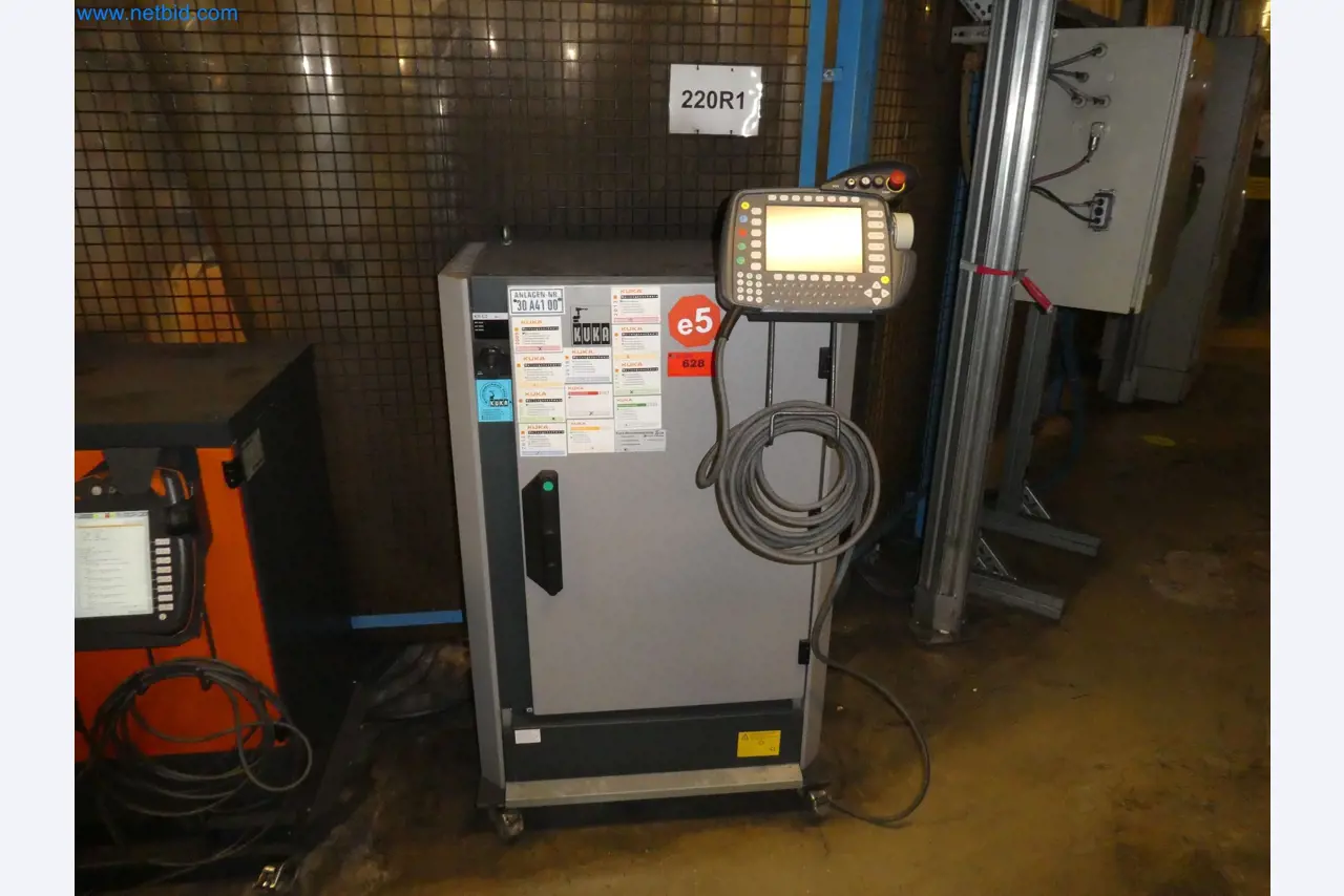 Robots, welding equipment and assembly accessories from the automotive industry-106