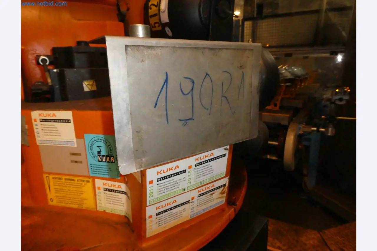 Robots, welding equipment and assembly accessories from the automotive industry-107