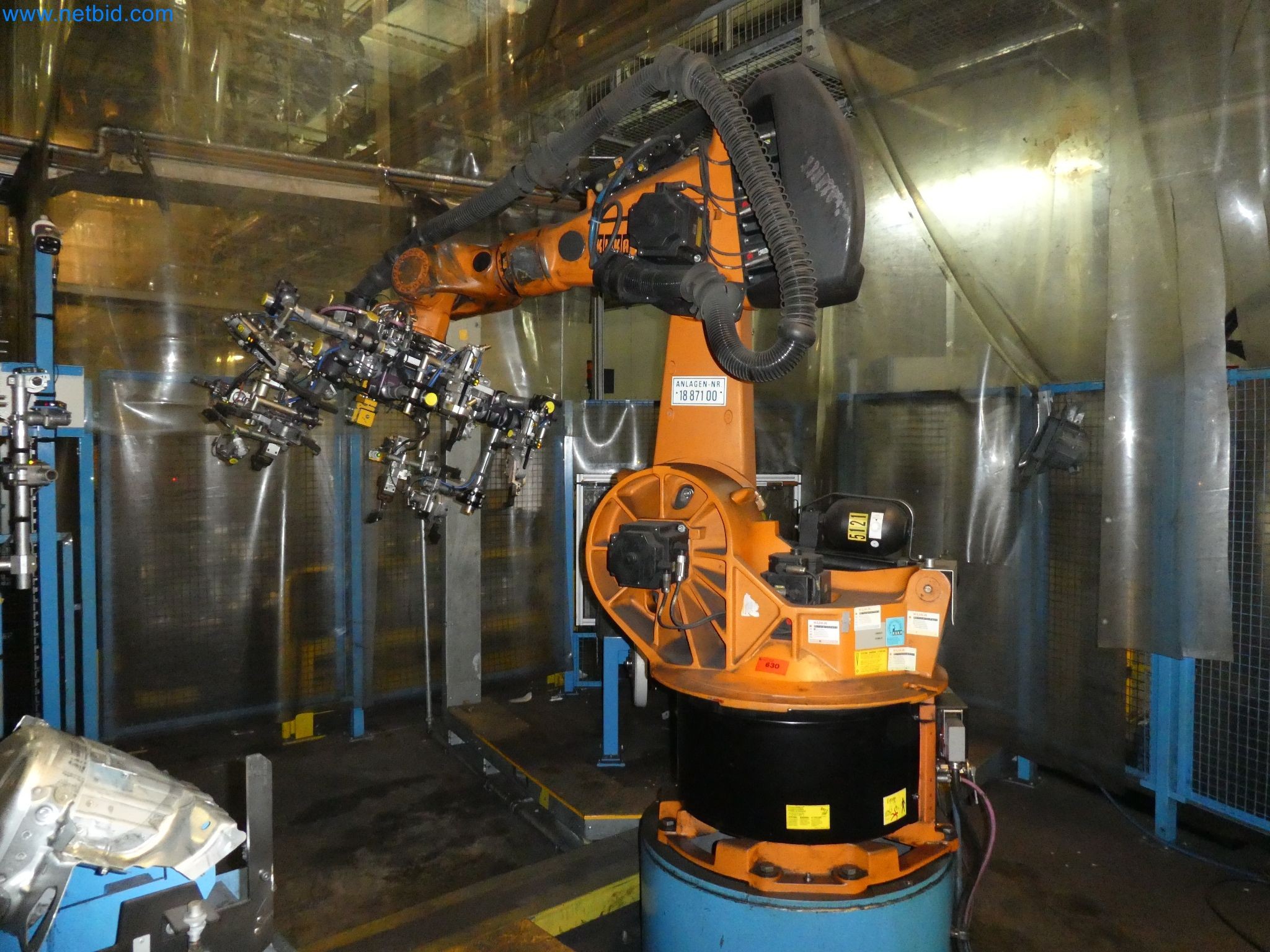 Robots, welding equipment and assembly accessories from the automotive industry-108