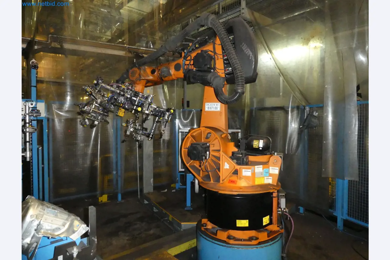 Robots, welding equipment and assembly accessories from the automotive industry-108