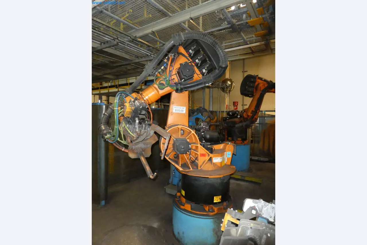 Robots, welding equipment and assembly accessories from the automotive industry-10