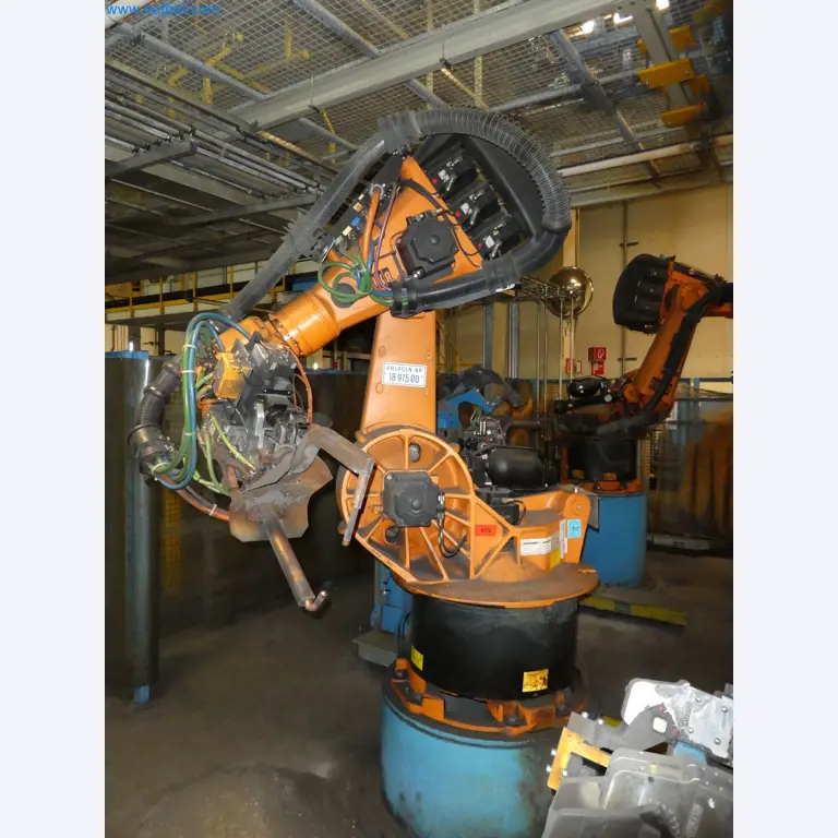 Robots, welding equipment and assembly accessories from the automotive industry-10