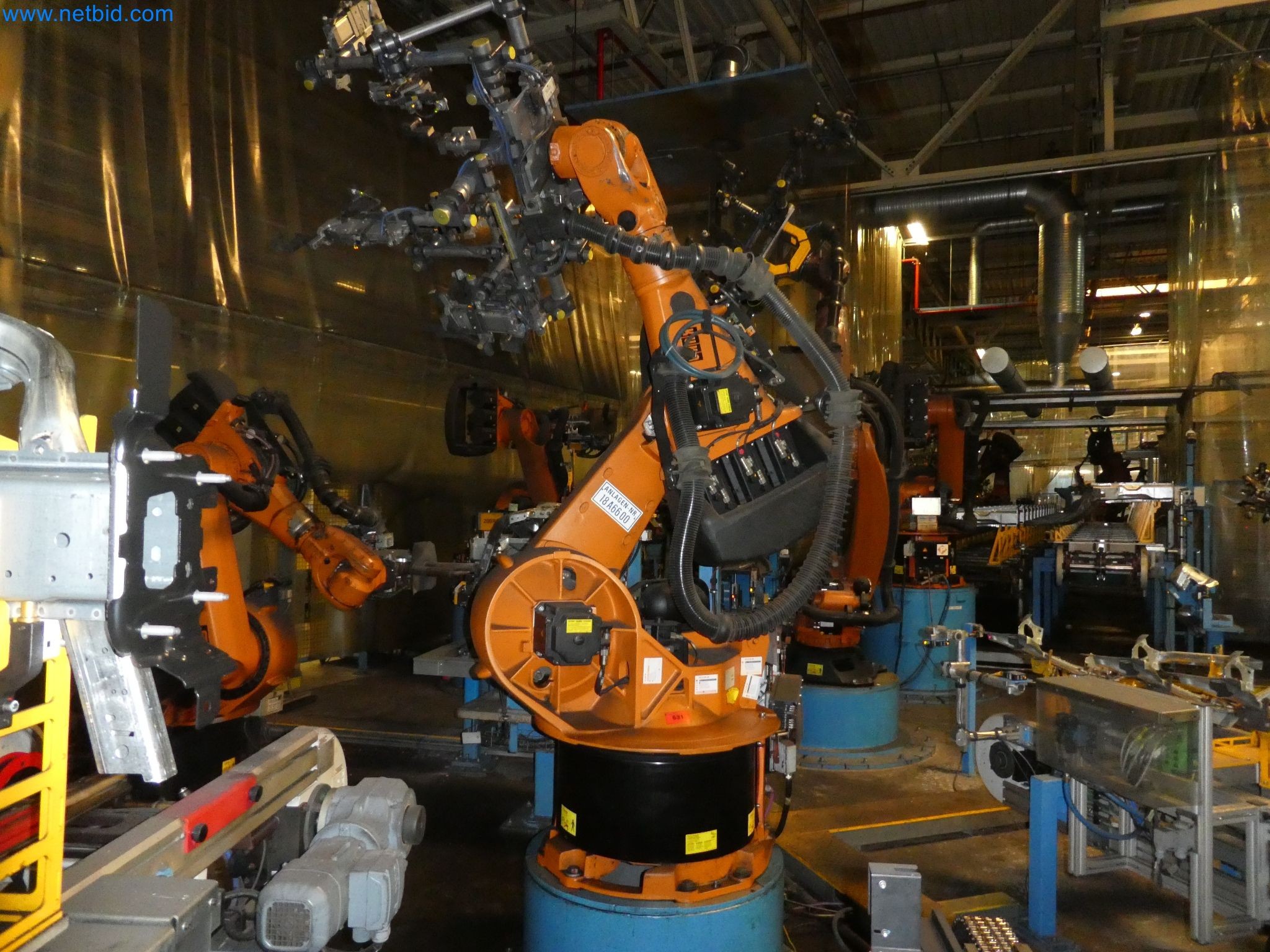 Robots, welding equipment and assembly accessories from the automotive industry-111