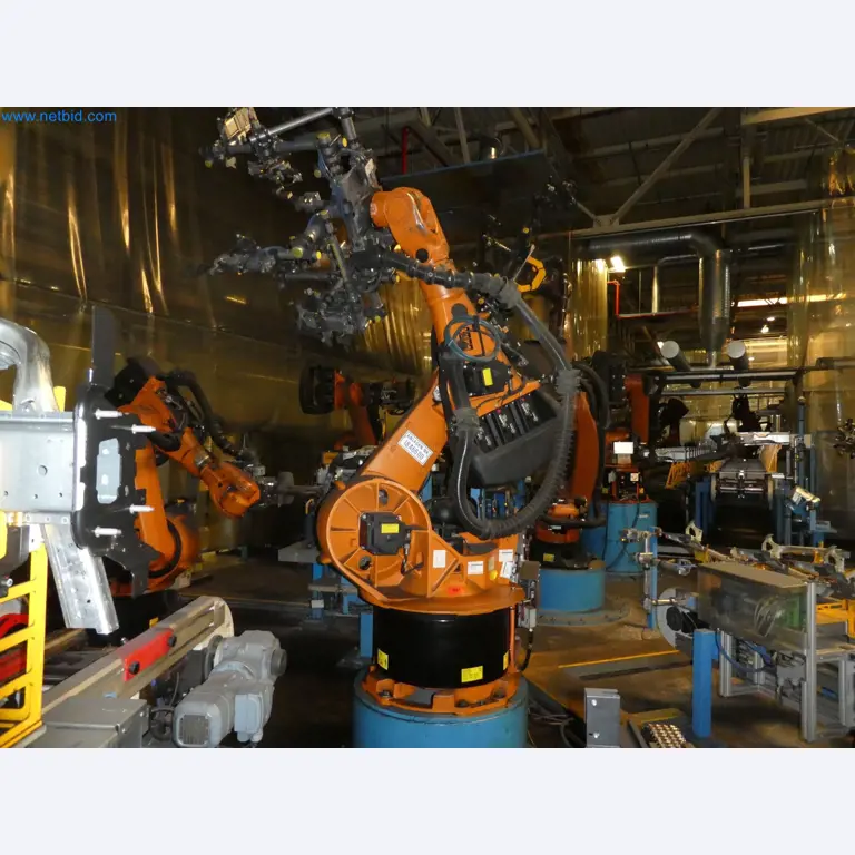Robots, welding equipment and assembly accessories from the automotive industry-111