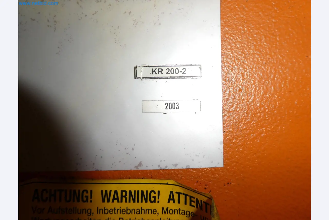 Robots, welding equipment and assembly accessories from the automotive industry-112