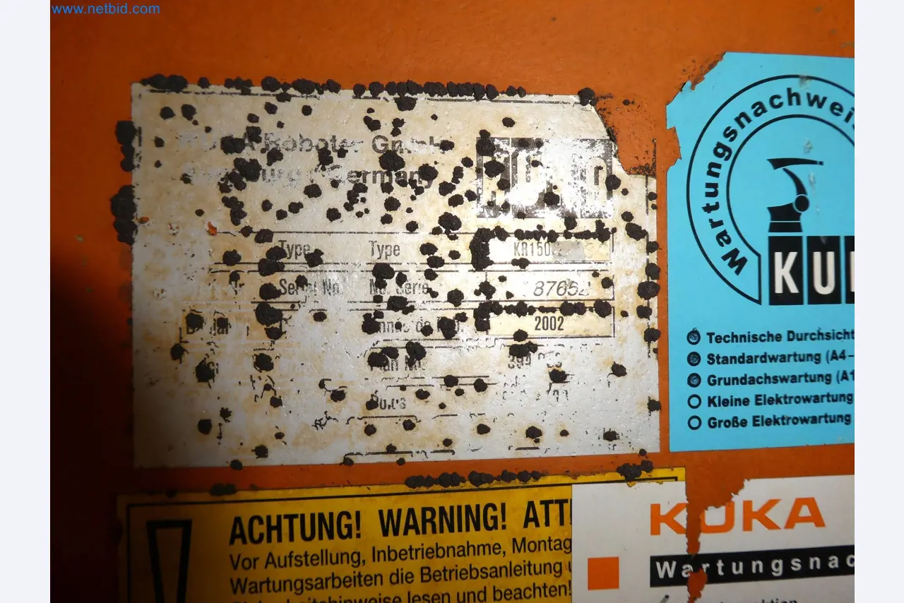 Robots, welding equipment and assembly accessories from the automotive industry-114