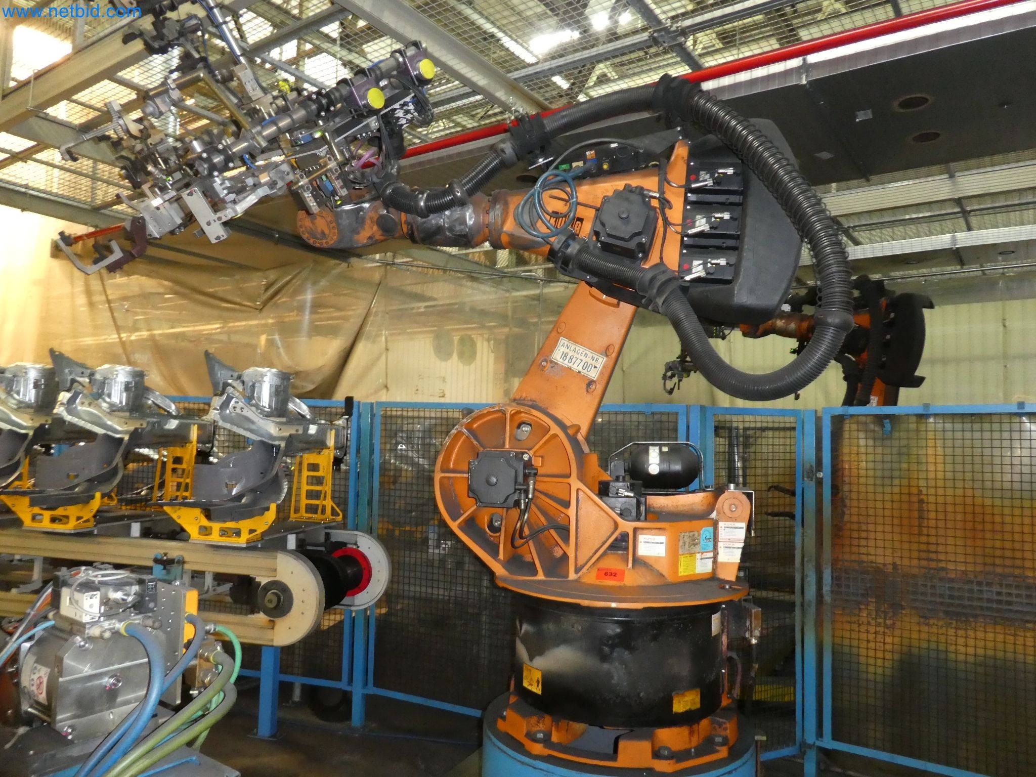 Robots, welding equipment and assembly accessories from the automotive industry-115