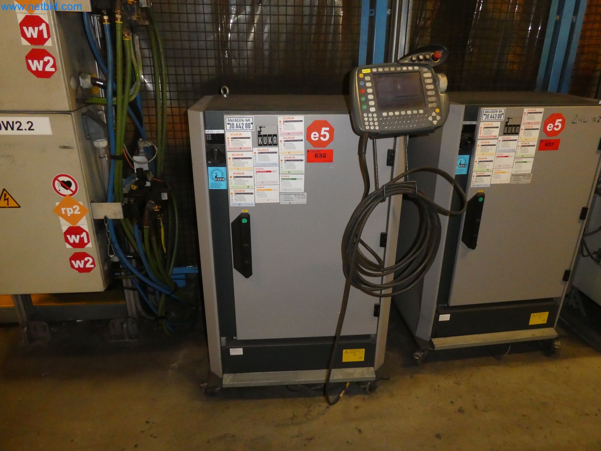 Robots, welding equipment and assembly accessories from the automotive industry-116