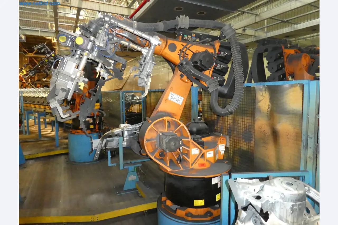 Robots, welding equipment and assembly accessories from the automotive industry-118
