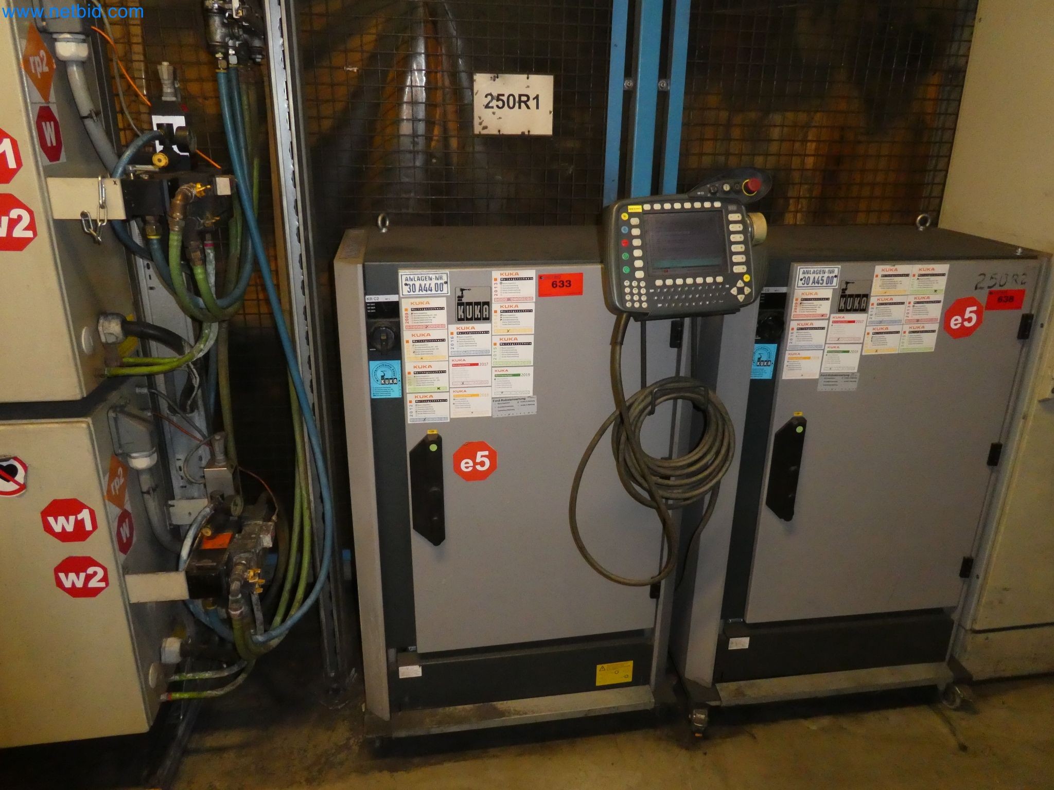 Robots, welding equipment and assembly accessories from the automotive industry-119