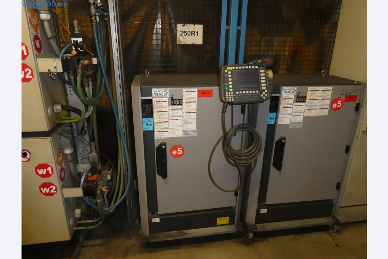 Robots, welding equipment and assembly accessories from the automotive industry-119