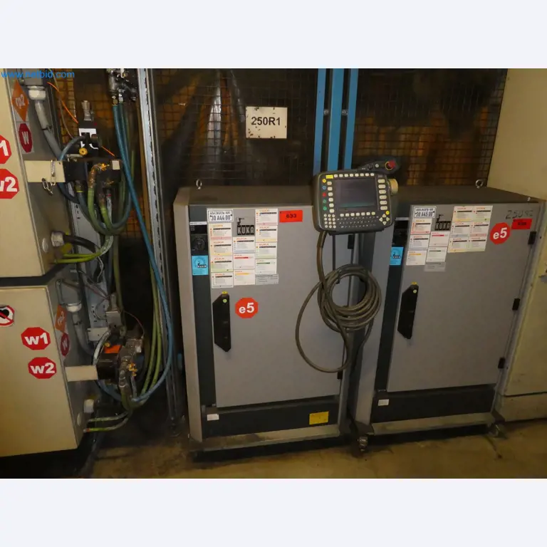 Robots, welding equipment and assembly accessories from the automotive industry-119