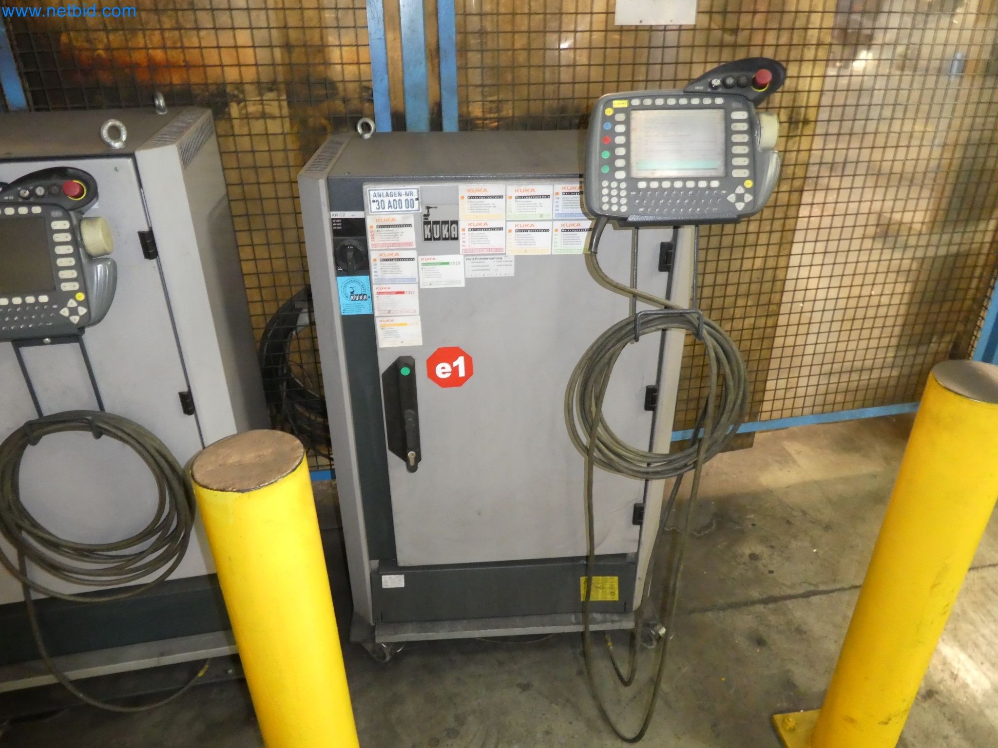 Robots, welding equipment and assembly accessories from the automotive industry-11