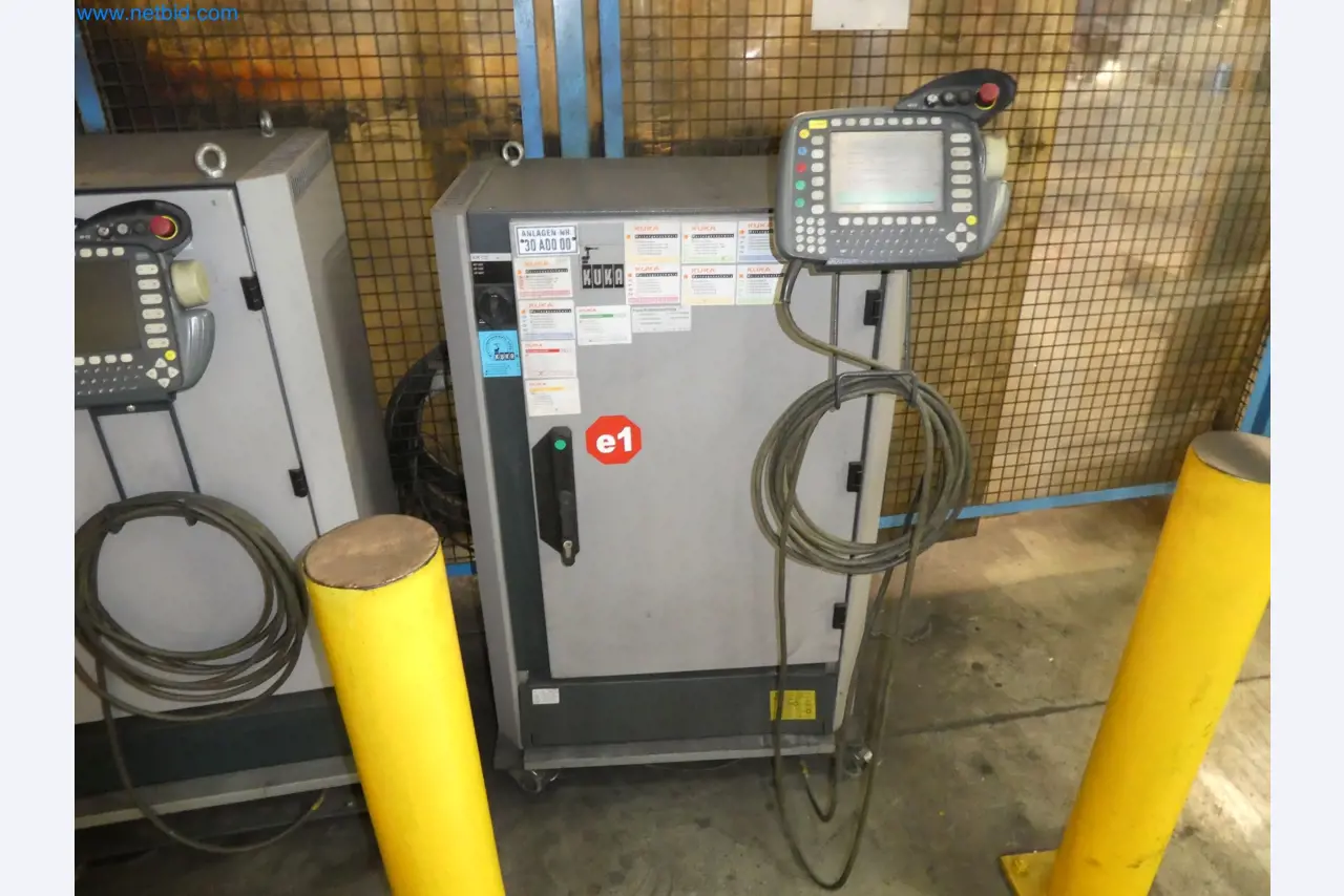 Robots, welding equipment and assembly accessories from the automotive industry-11