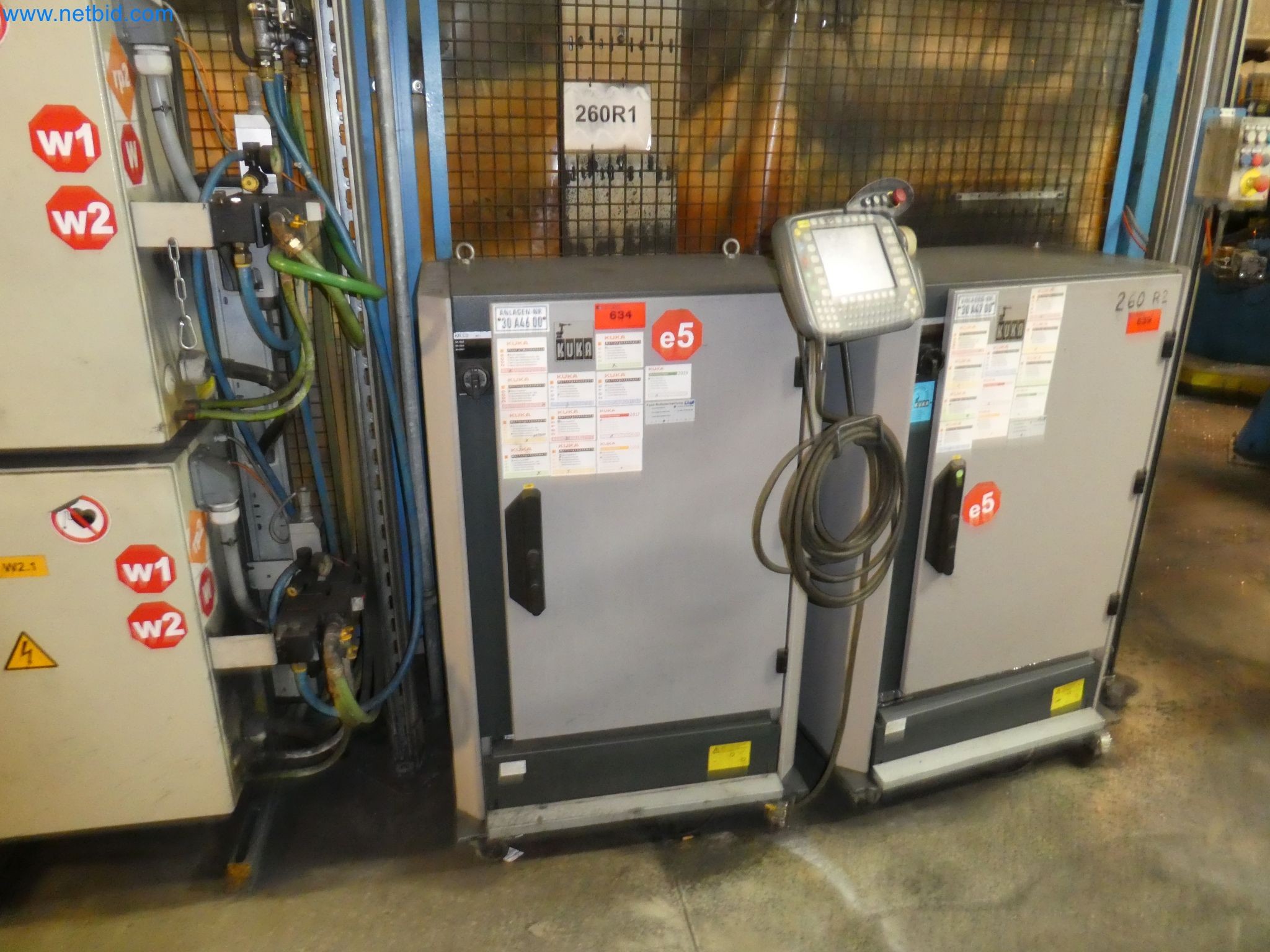 Robots, welding equipment and assembly accessories from the automotive industry-121