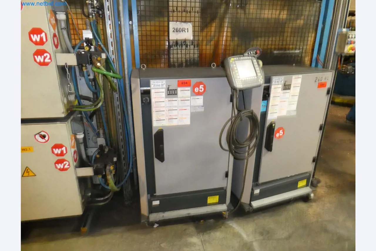 Robots, welding equipment and assembly accessories from the automotive industry-121