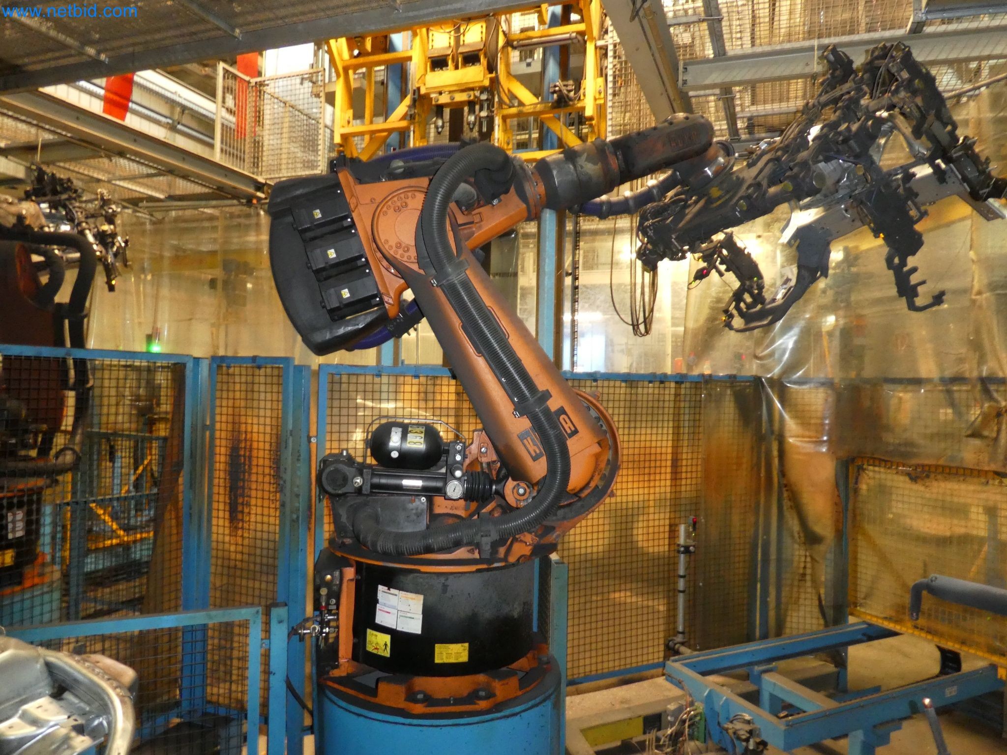 Robots, welding equipment and assembly accessories from the automotive industry-122