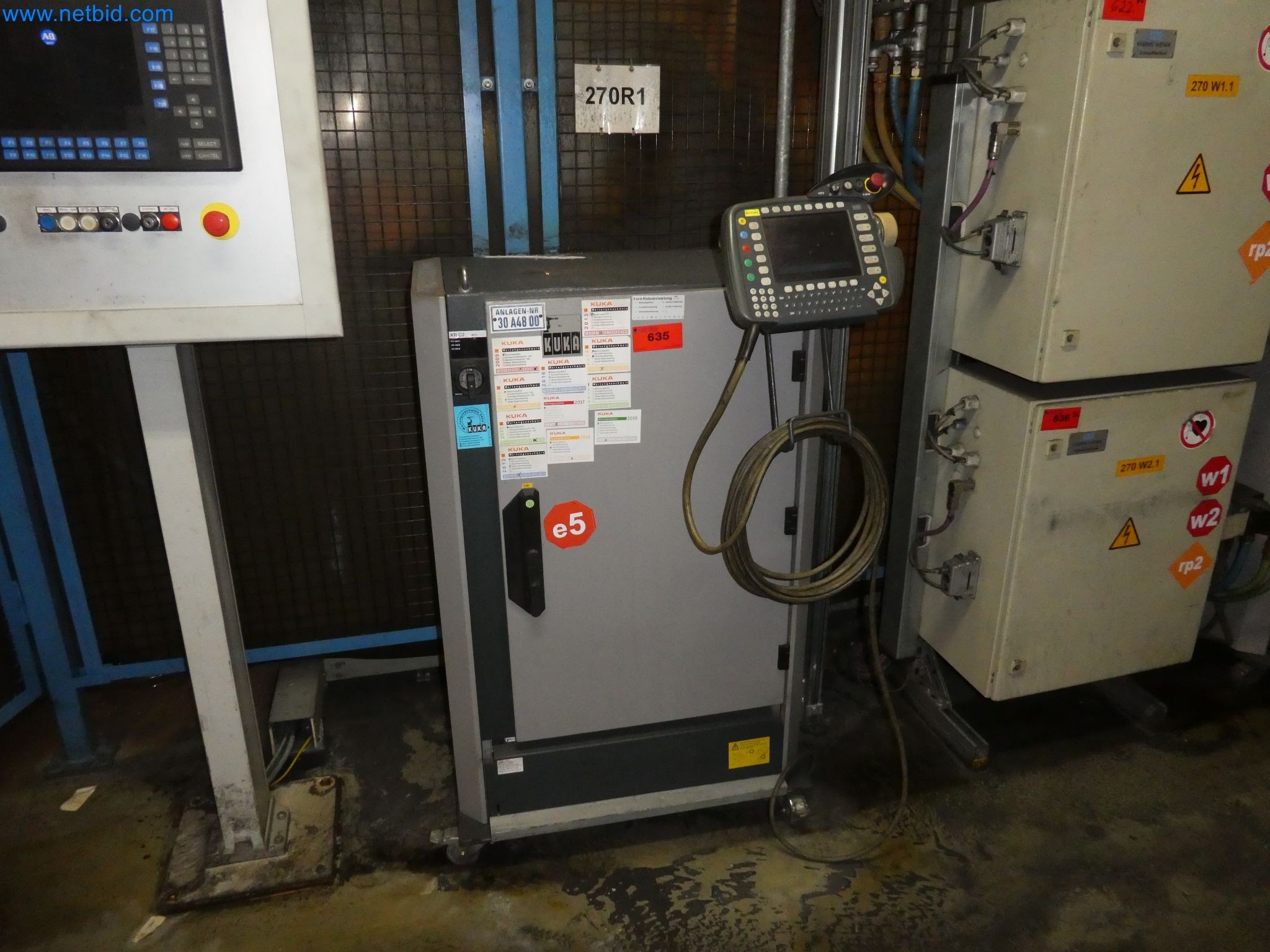 Robots, welding equipment and assembly accessories from the automotive industry-124