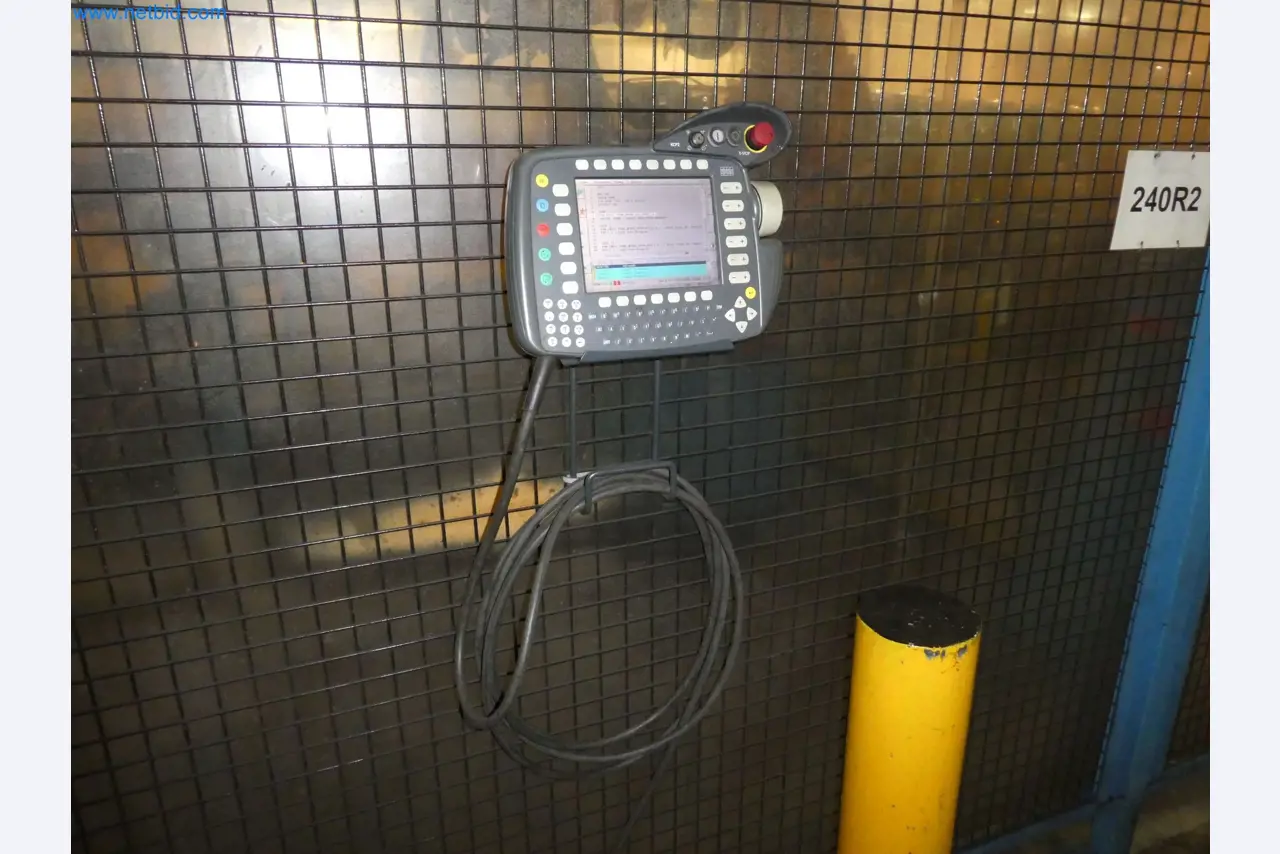 Robots, welding equipment and assembly accessories from the automotive industry-125