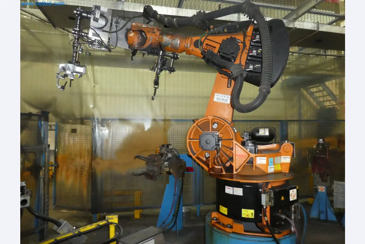 Robots, welding equipment and assembly accessories from the automotive industry-126