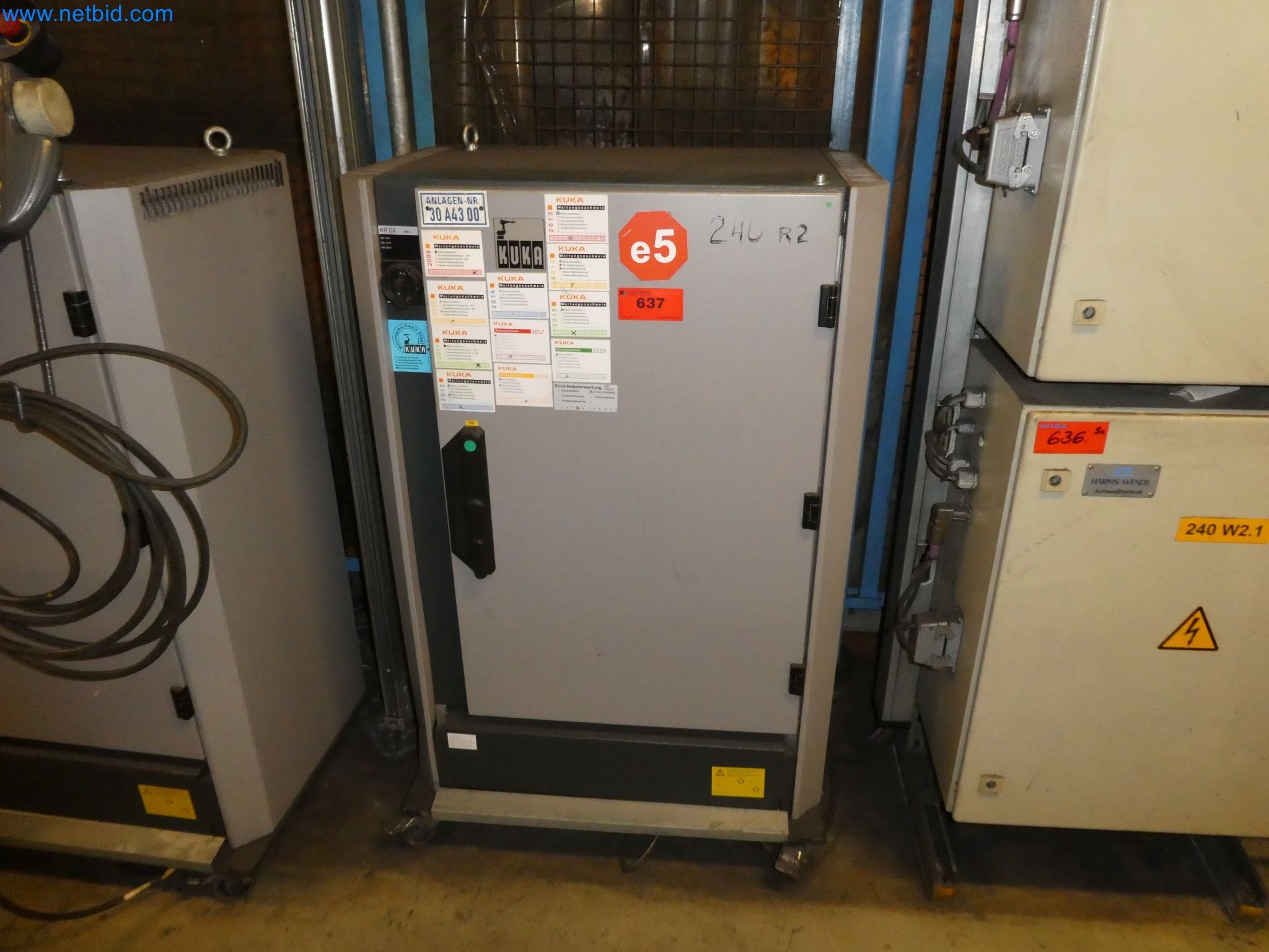 Robots, welding equipment and assembly accessories from the automotive industry-127