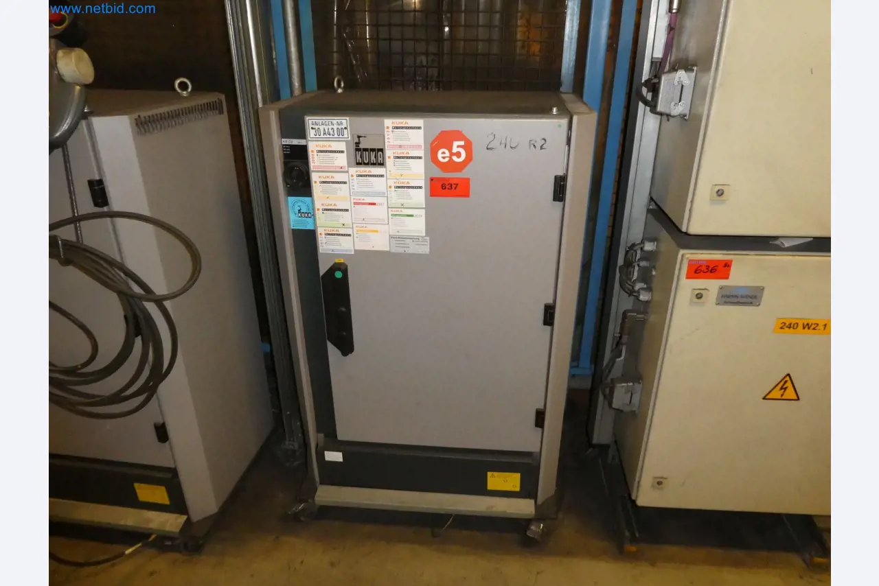 Robots, welding equipment and assembly accessories from the automotive industry-127