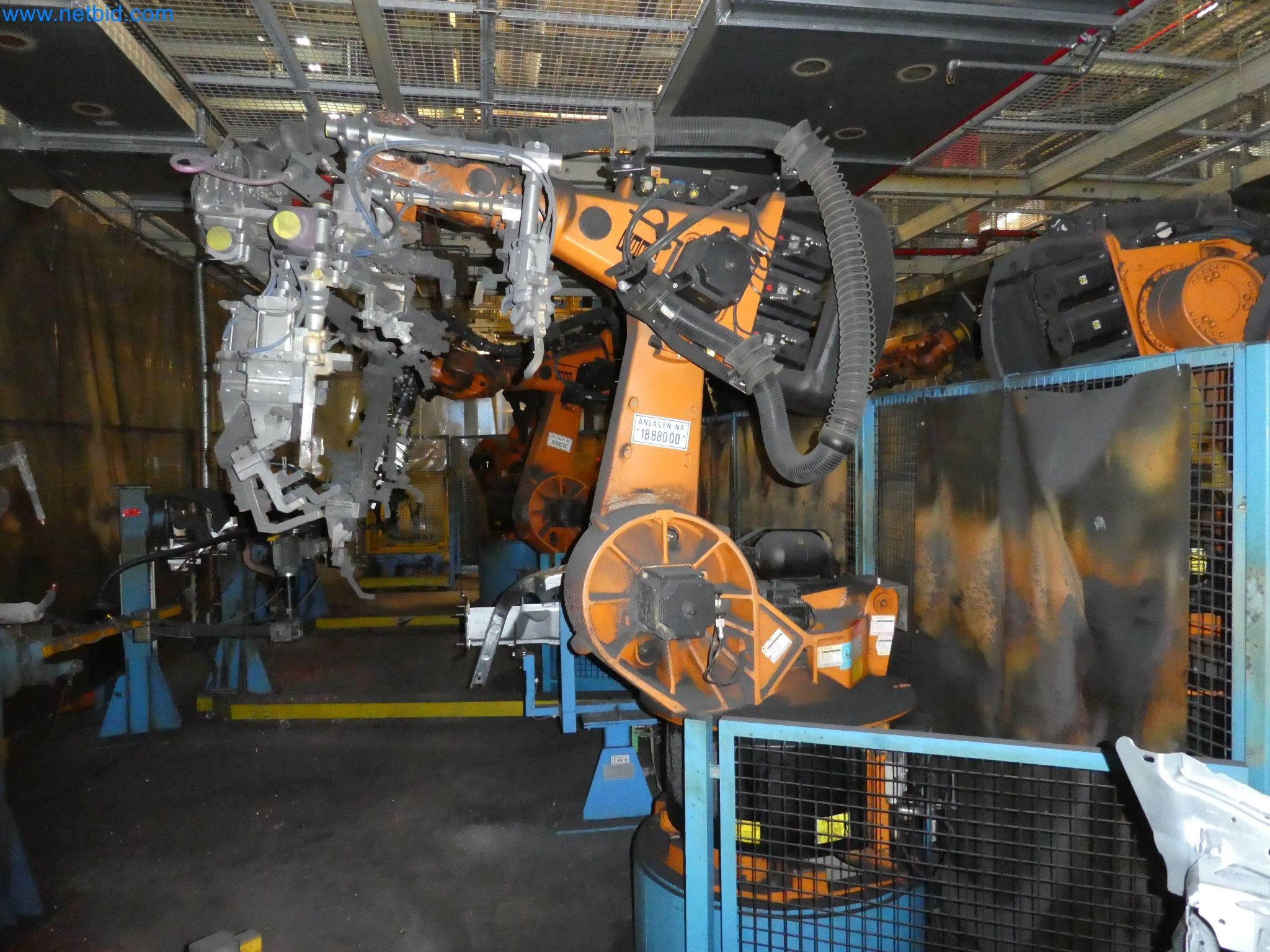 Robots, welding equipment and assembly accessories from the automotive industry-128