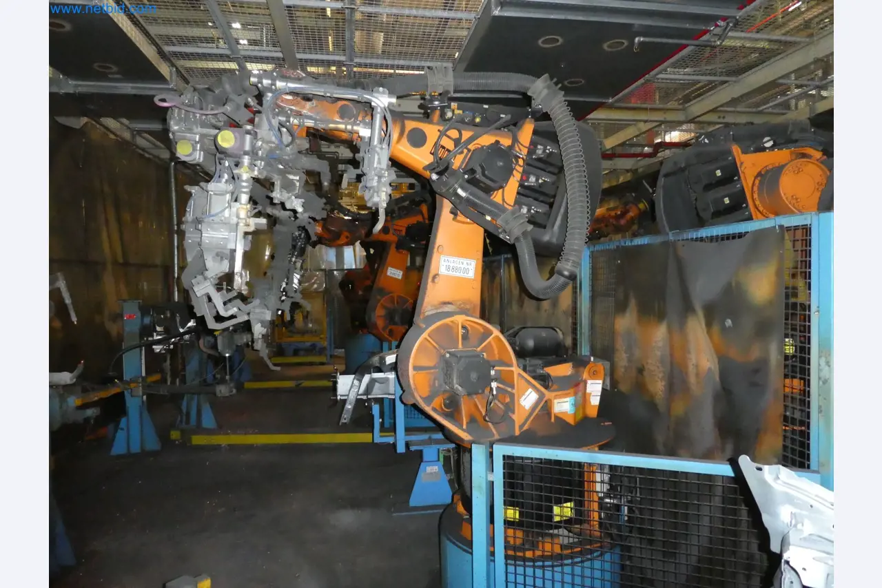 Robots, welding equipment and assembly accessories from the automotive industry-128