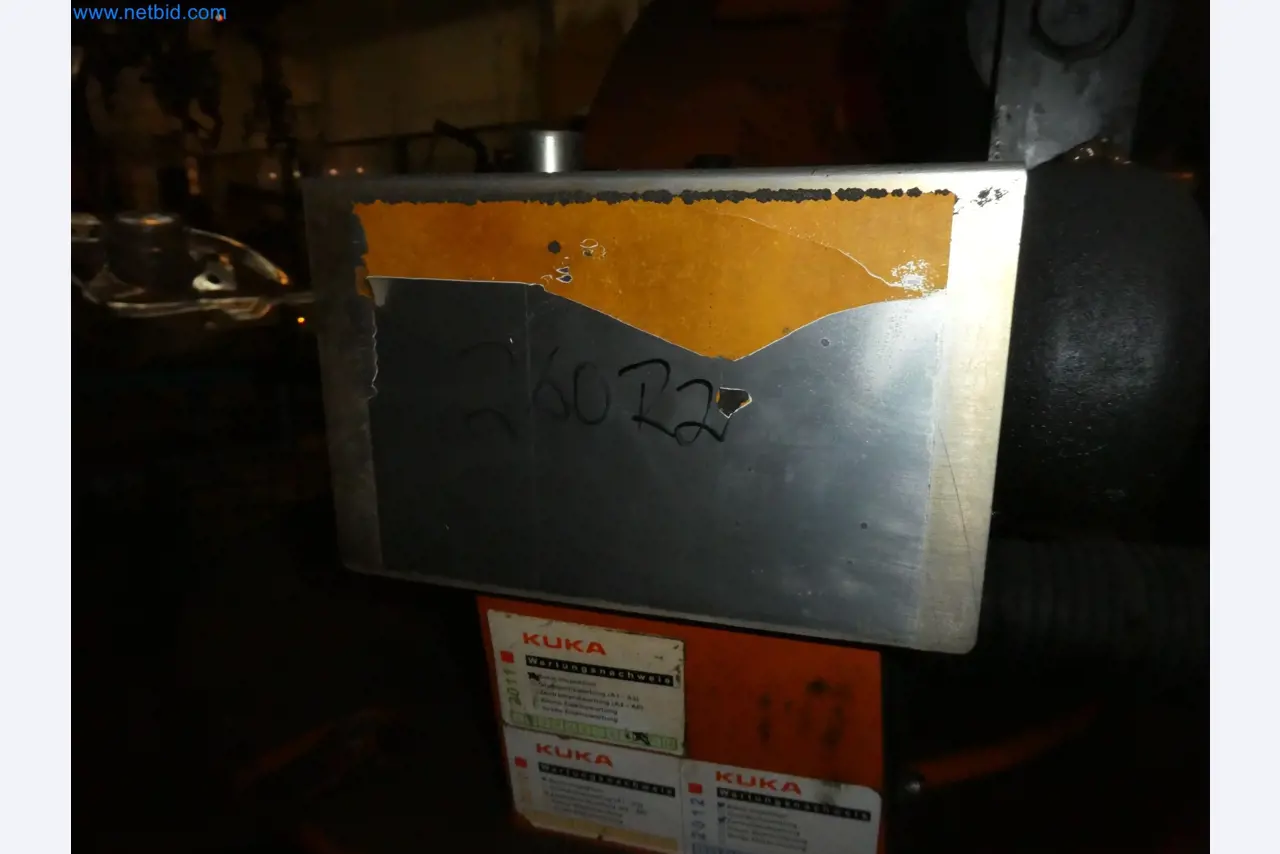 Robots, welding equipment and assembly accessories from the automotive industry-129