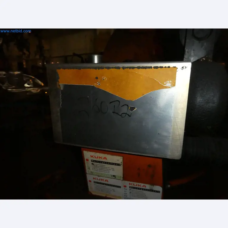 Robots, welding equipment and assembly accessories from the automotive industry-129