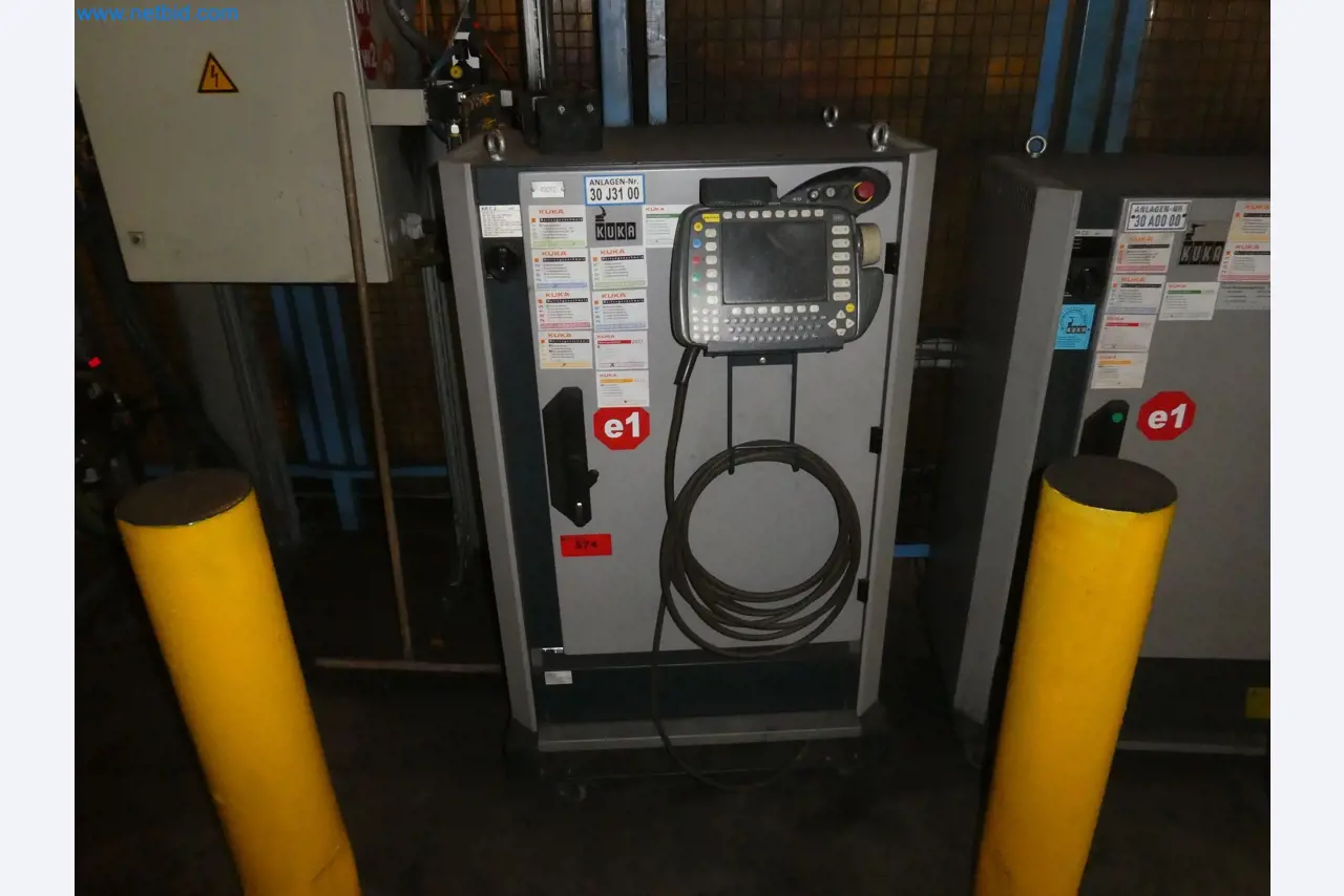 Robots, welding equipment and assembly accessories from the automotive industry-12