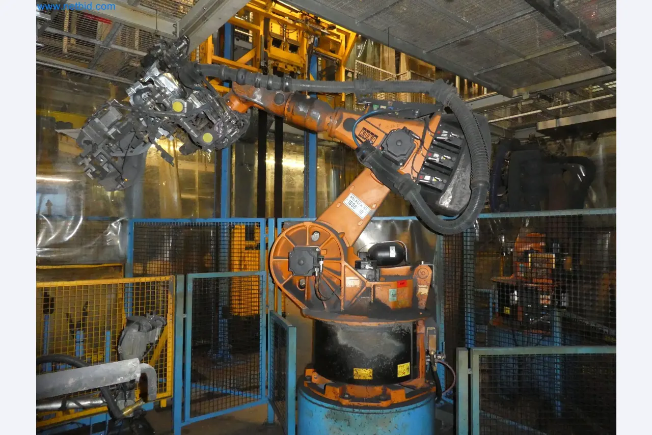 Robots, welding equipment and assembly accessories from the automotive industry-136