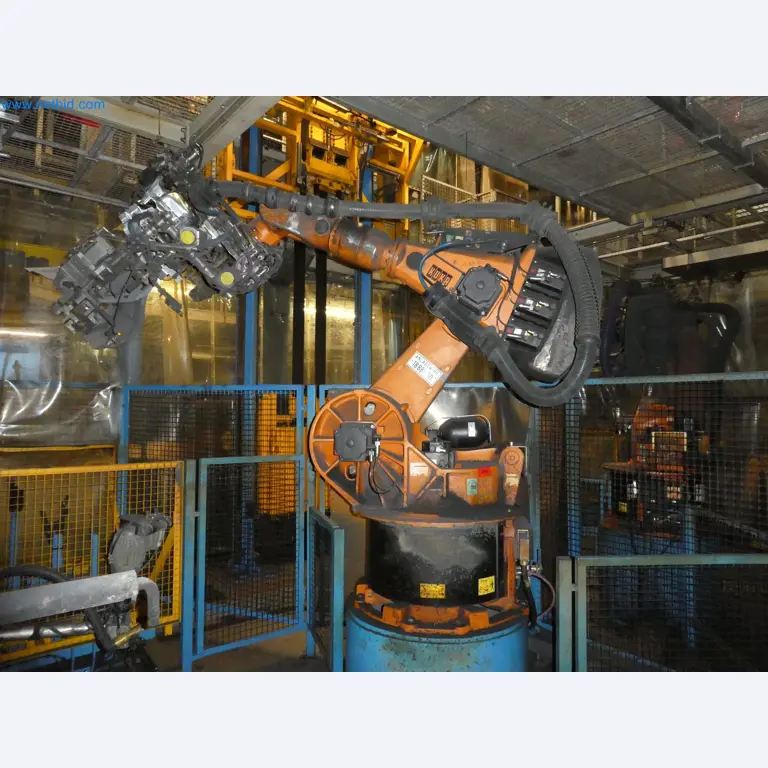 Robots, welding equipment and assembly accessories from the automotive industry-136