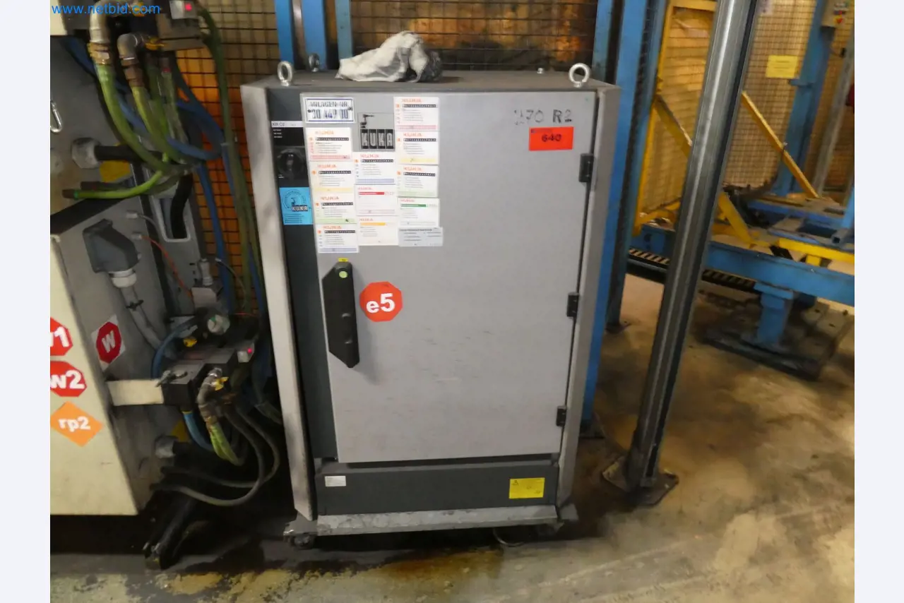 Robots, welding equipment and assembly accessories from the automotive industry-139