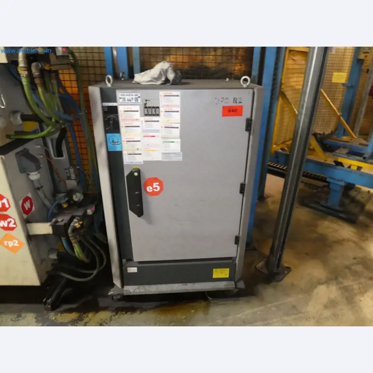 Robots, welding equipment and assembly accessories from the automotive industry-139