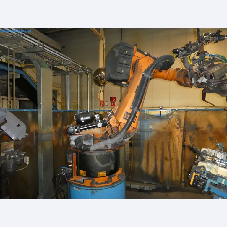 Robots, welding equipment and assembly accessories from the automotive industry-16
