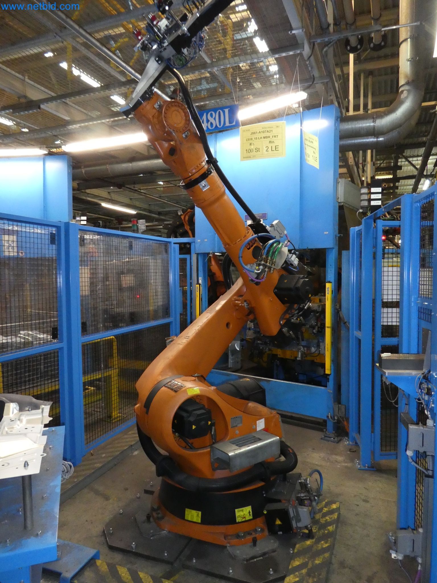 Robots, welding equipment and assembly accessories from the automotive industry-18