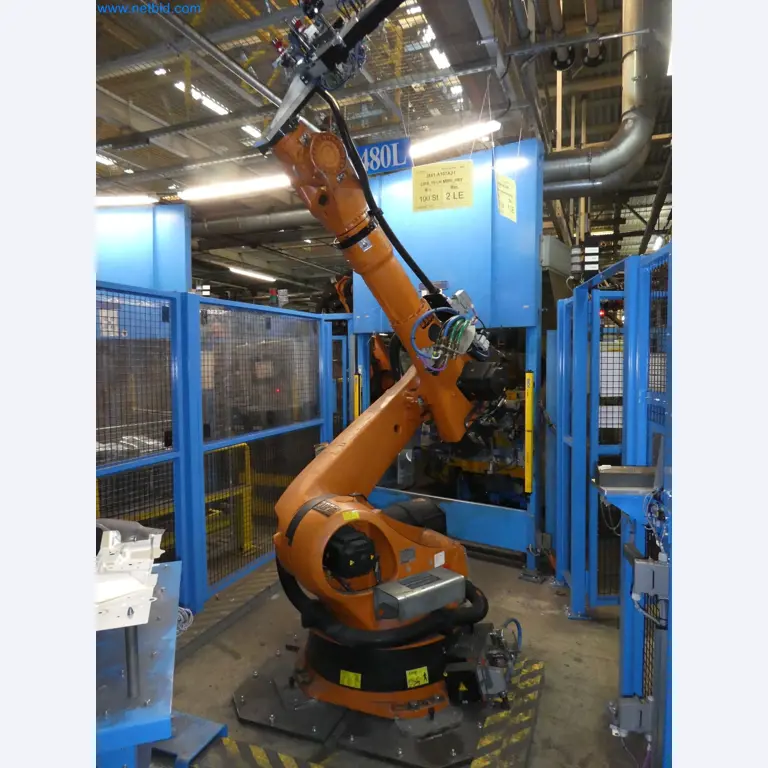 Robots, welding equipment and assembly accessories from the automotive industry-18