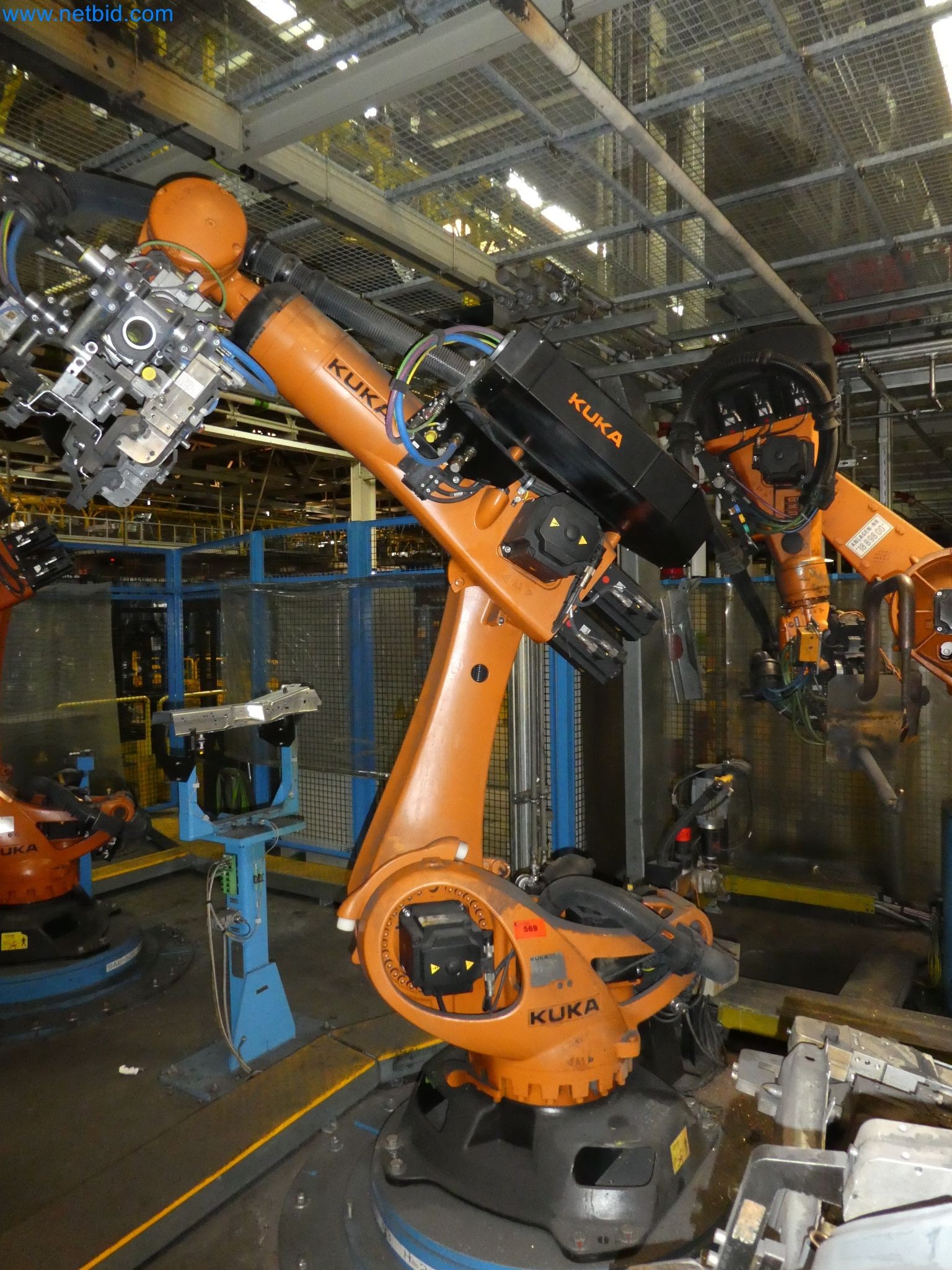 Robots, welding equipment and assembly accessories from the automotive industry-1