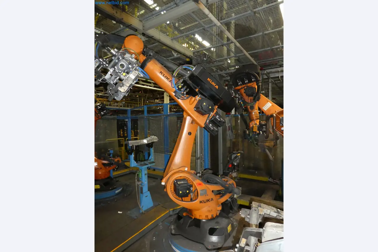 Robots, welding equipment and assembly accessories from the automotive industry-1