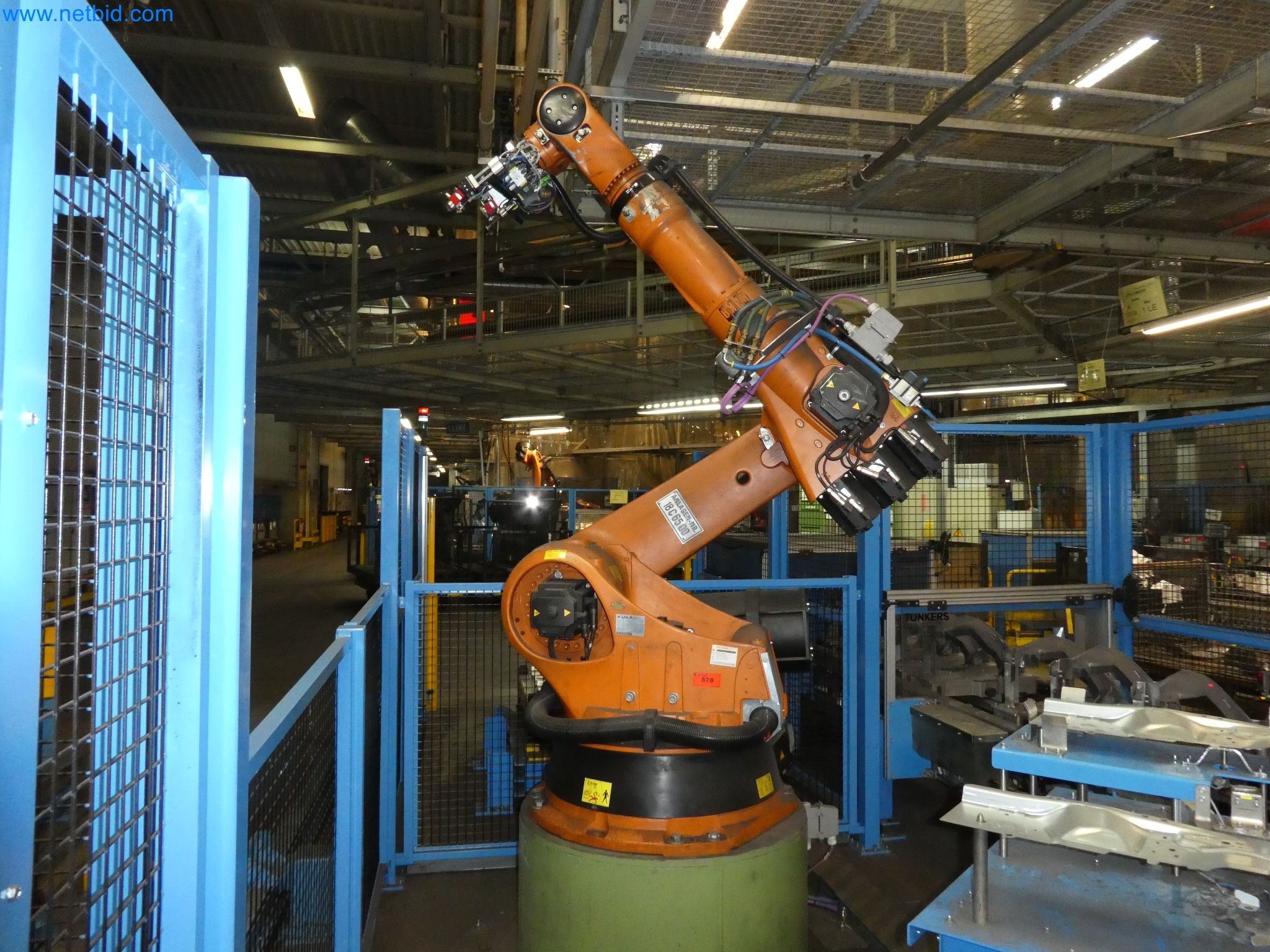 Robots, welding equipment and assembly accessories from the automotive industry-20