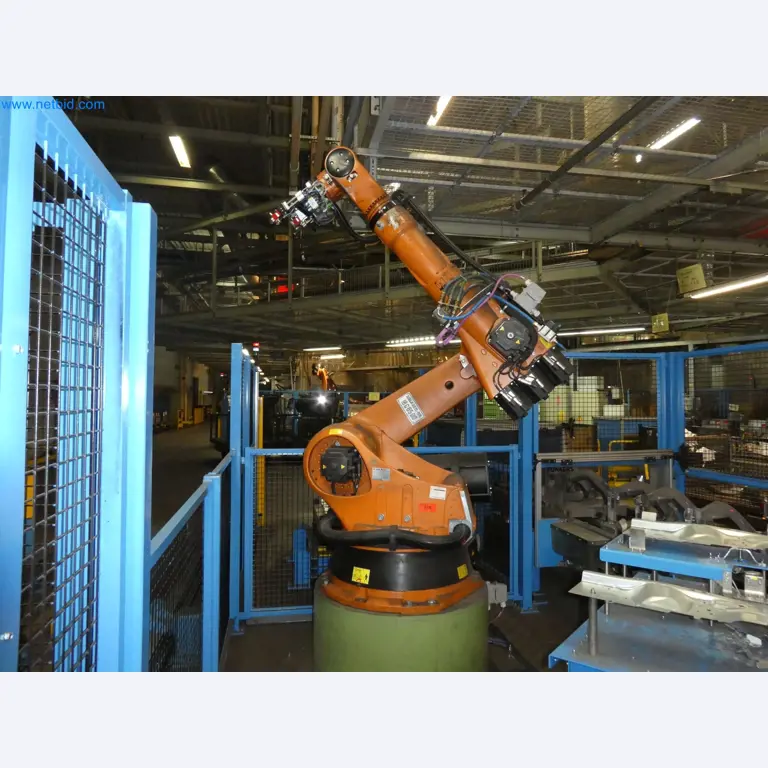 Robots, welding equipment and assembly accessories from the automotive industry-20