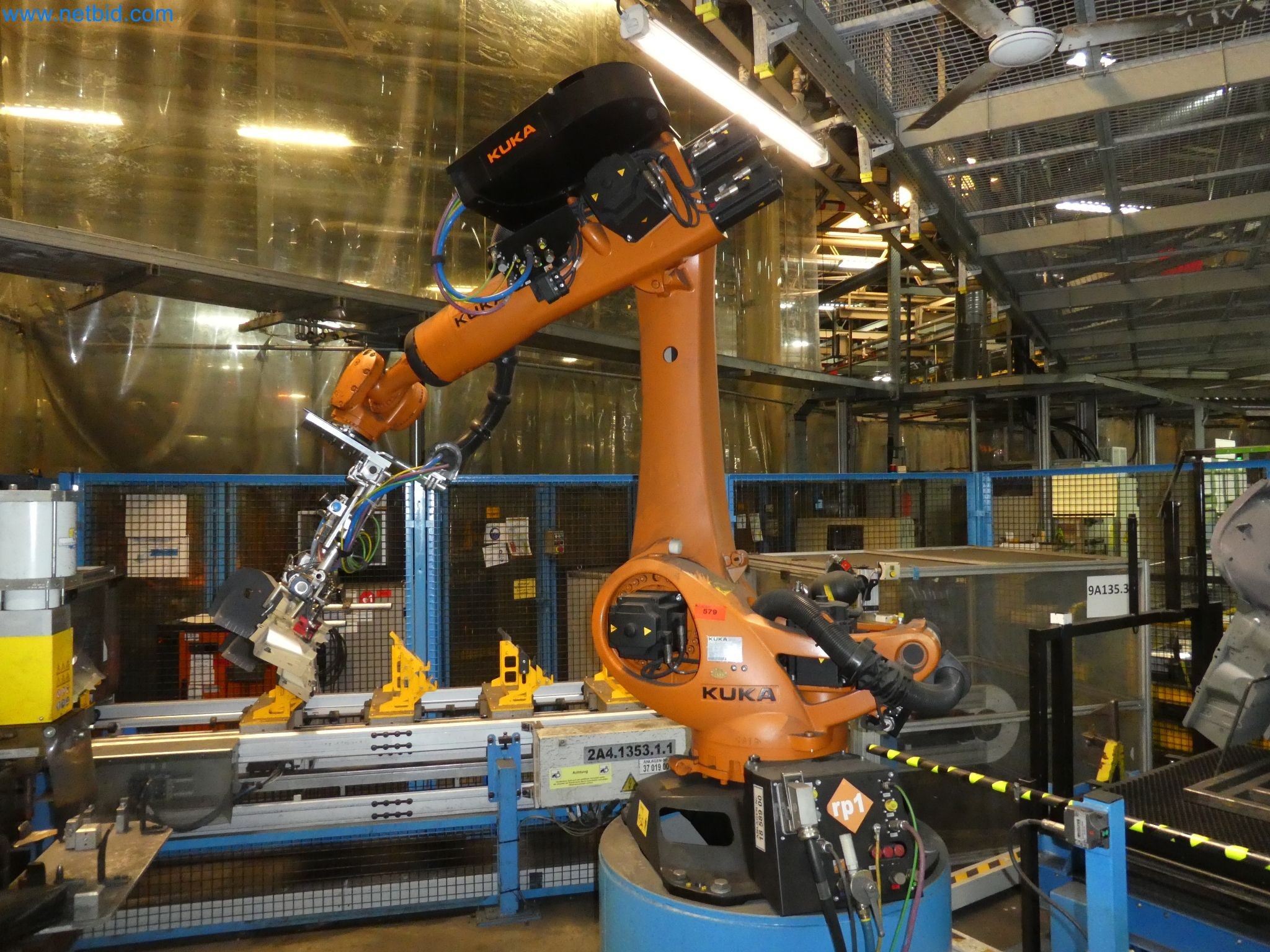 Robots, welding equipment and assembly accessories from the automotive industry-21