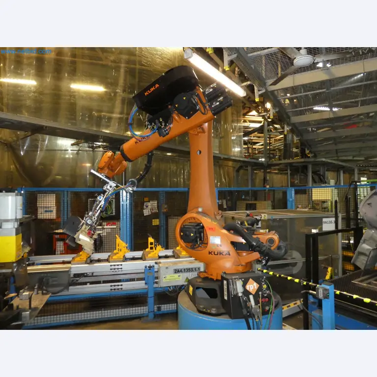 Robots, welding equipment and assembly accessories from the automotive industry-21