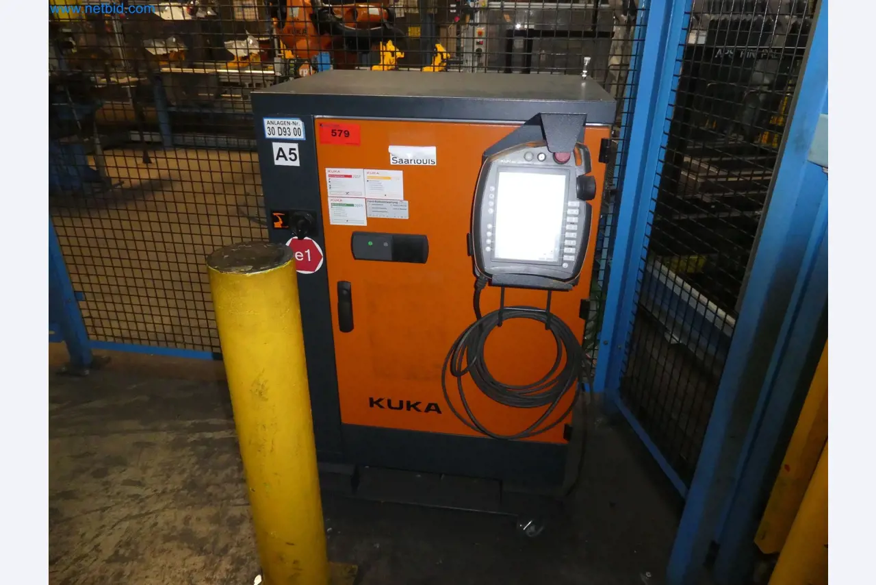 Robots, welding equipment and assembly accessories from the automotive industry-26