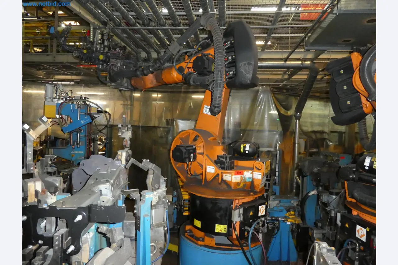 Robots, welding equipment and assembly accessories from the automotive industry-28