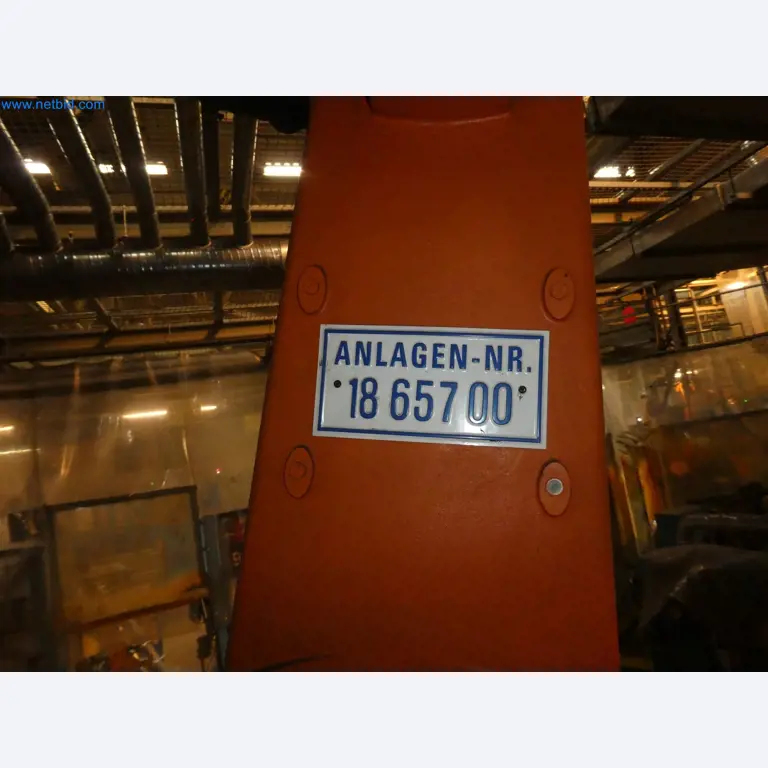 Robots, welding equipment and assembly accessories from the automotive industry-30