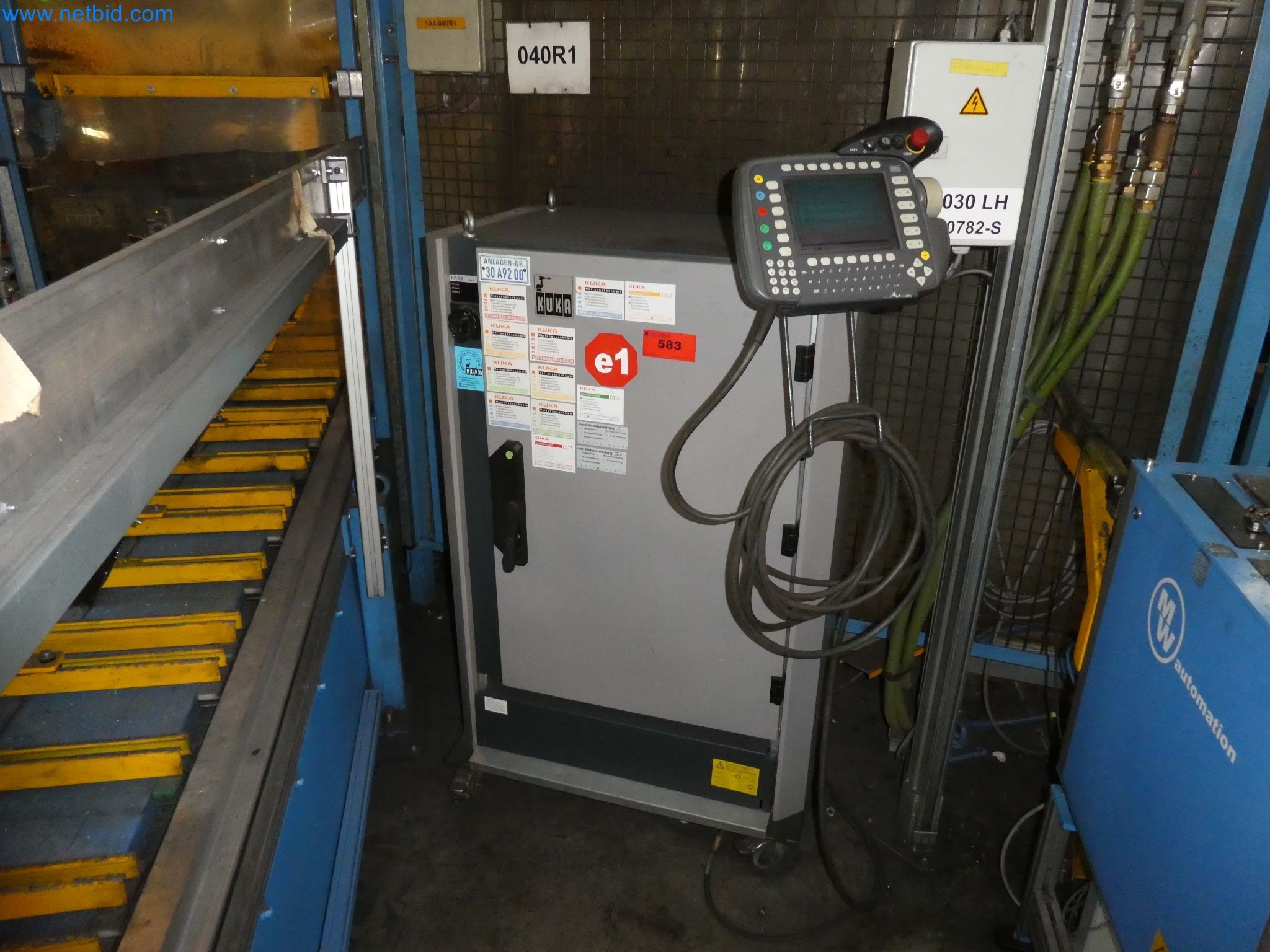 Robots, welding equipment and assembly accessories from the automotive industry-31