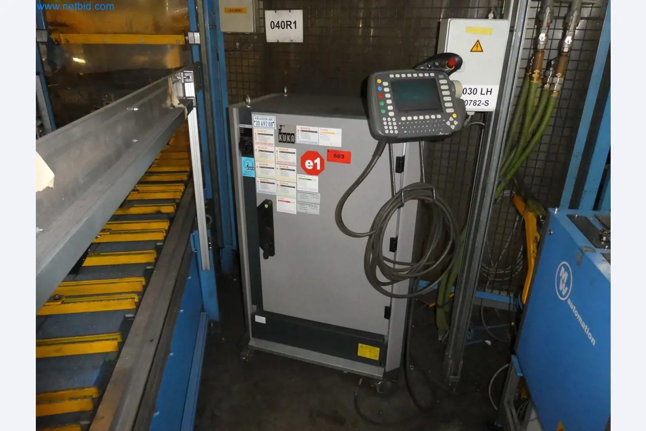 Robots, welding equipment and assembly accessories from the automotive industry-31