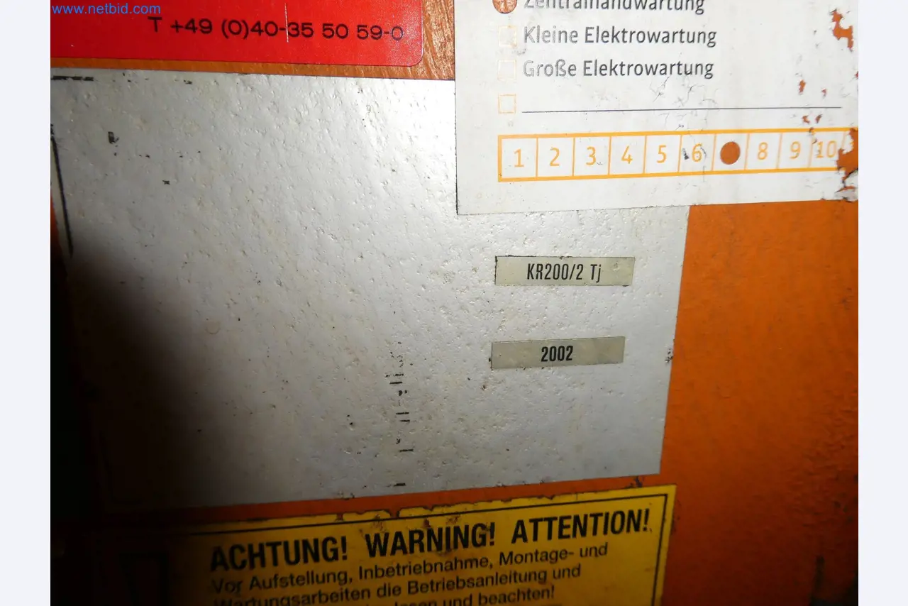 Robots, welding equipment and assembly accessories from the automotive industry-32